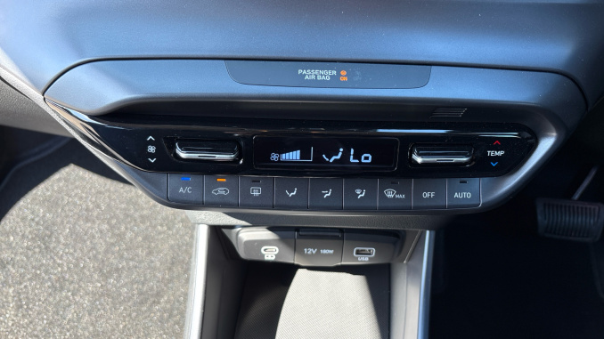 Hyundai i20 1.0T GDi Premium 5dr DCT Petrol Hatchback - Image 36